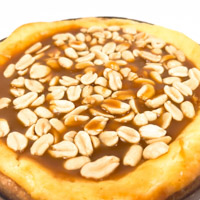 Sernik ze słonym karmelem